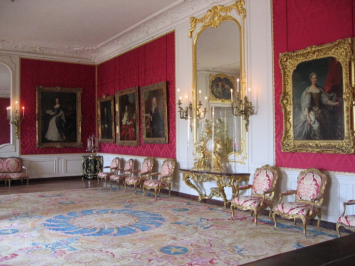 113 Versailles Dauphine apartments.jpg